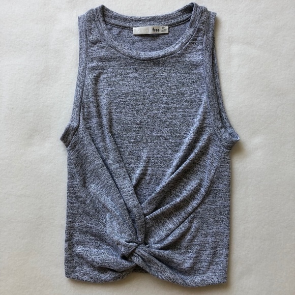 Wilfred Tops - Aritzia- Wilfred Free Daley Twist Front Top.
